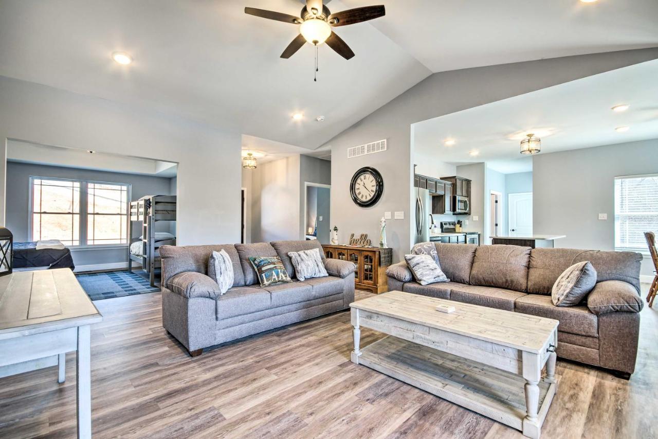 Lakefront Rocky Mount Home With Dock And Fire Pit 외부 사진